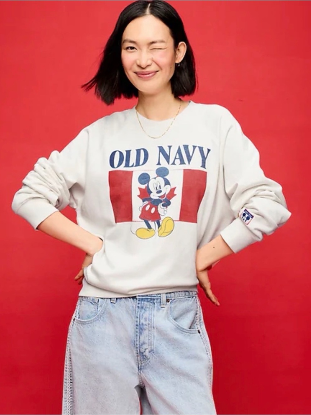 Old Navy x Disney Mickey Mouse Canada Flag Graphic Sweatshirt Size Medium - Unis